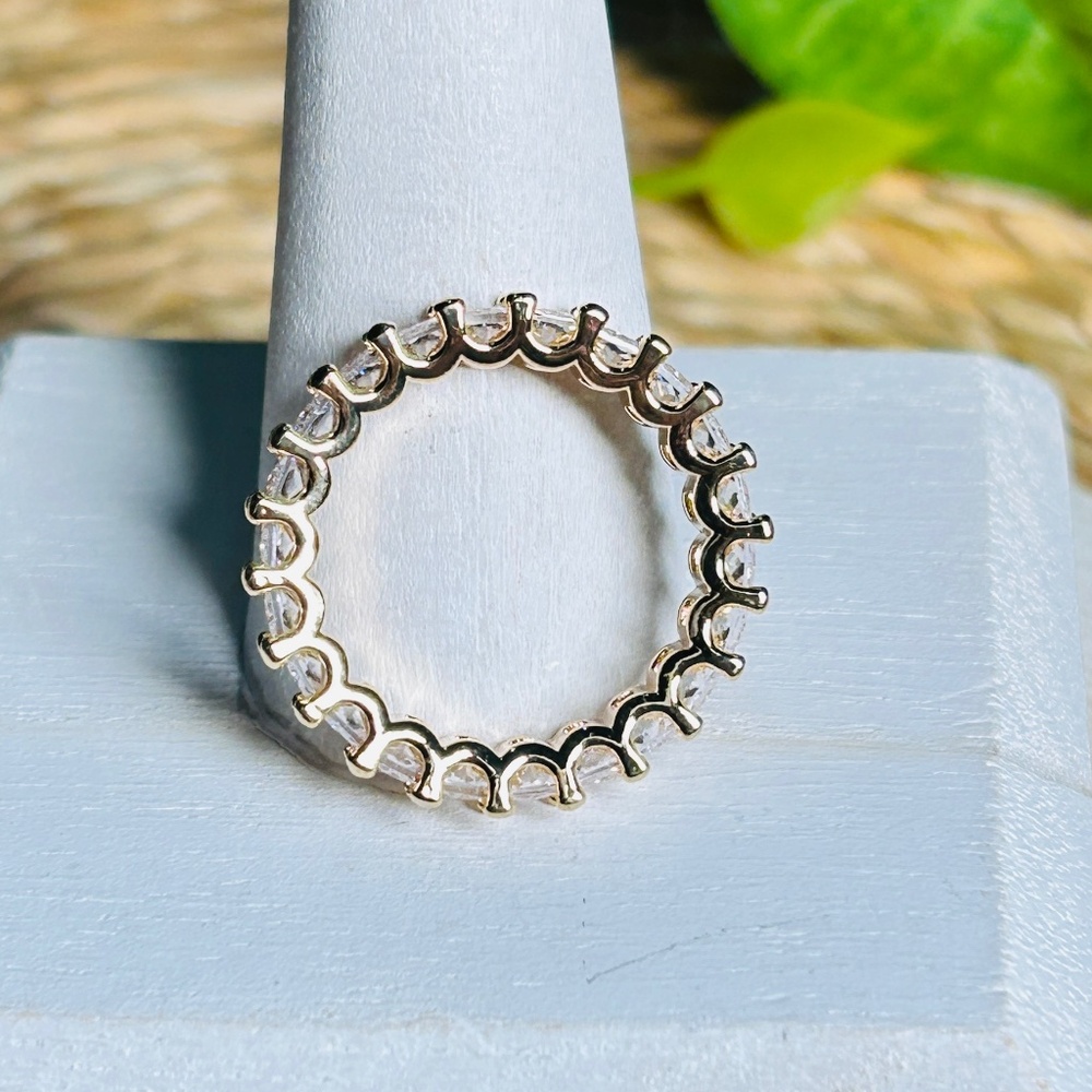 Sparkly baguette-shaped crystal stone and gold-toned ring. Size 7 3/4 - Picture 8 of 10
